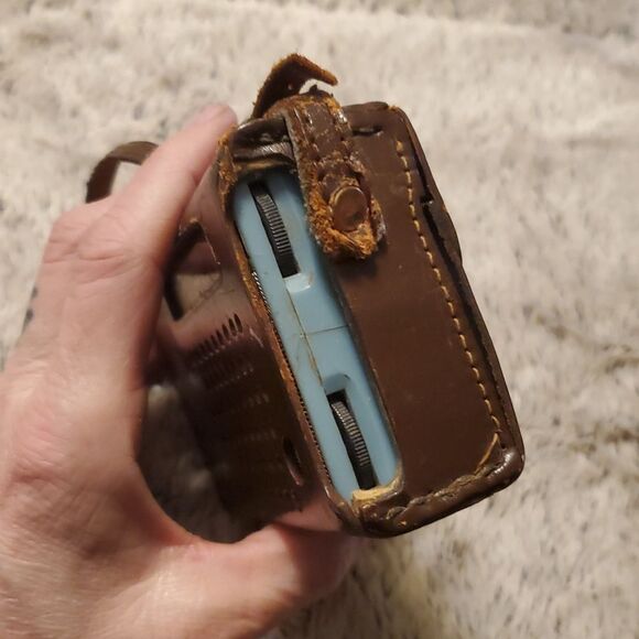 Radio Corp. SR-H107 transistor radio, likely from around 1961 With Case Military - Picture 15 of 16